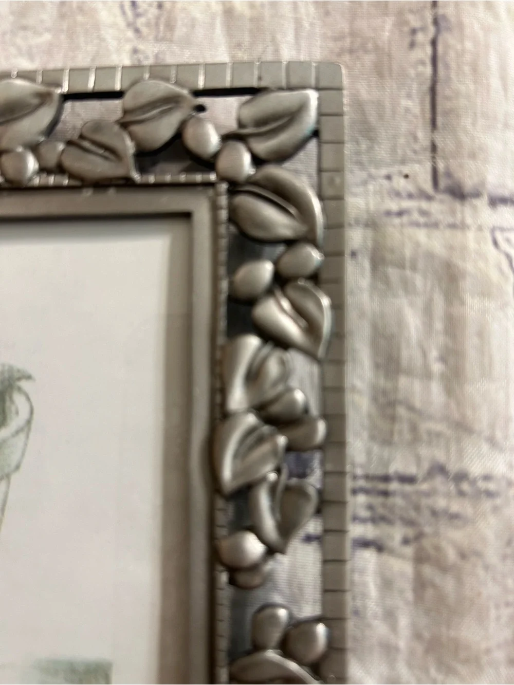 SILVER-PLATED PICTURE FRAME PHILIP WHITNEY DECORATIVE LEAF DESIGN 4”x6” STANDS